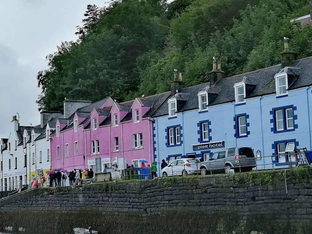 Le case colorate del porto di Portree, sull’isola di Skye